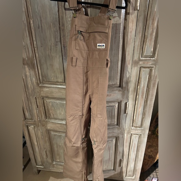 Burton Women’s Avalon Snowboard bibs in green** - Picture 1 of 4